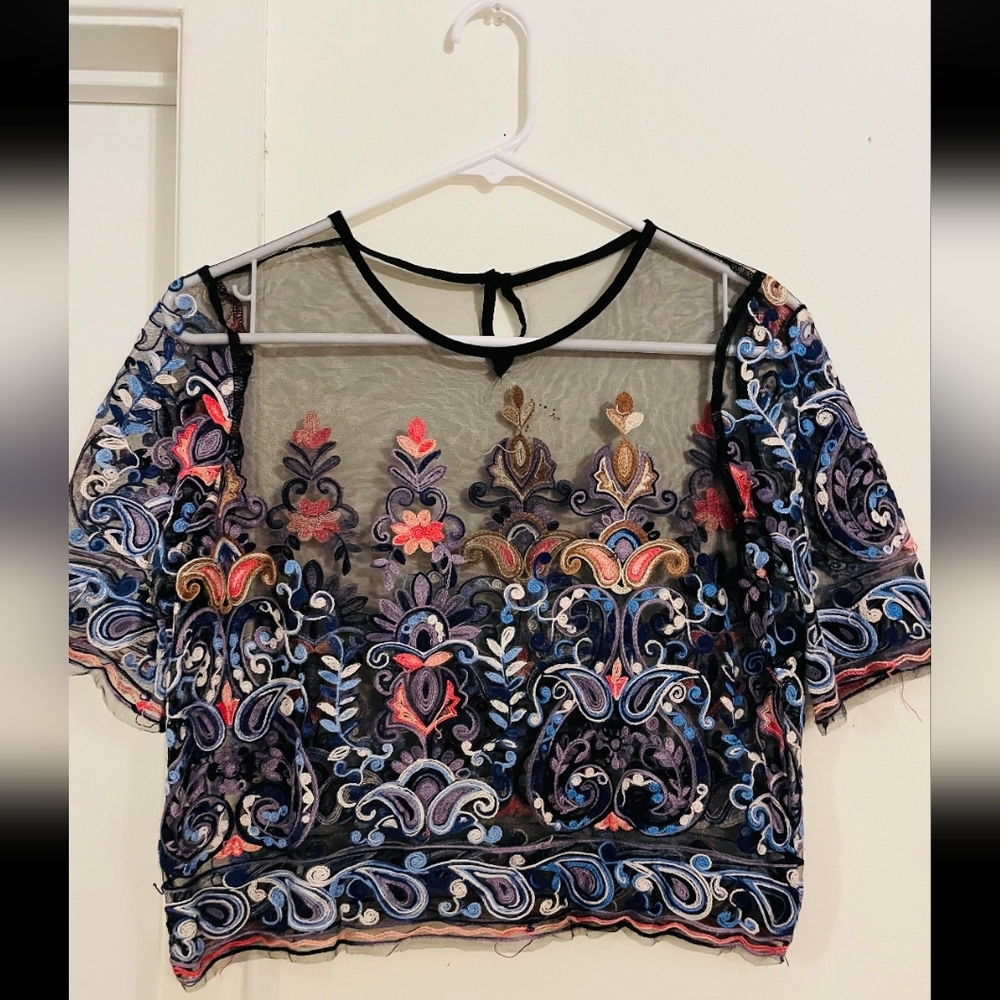 Floral embroidery mesh top without bra